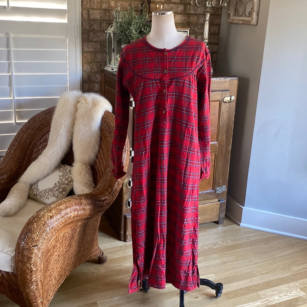 LEE VALLEY OF IRELAND RED PLAID NIGHTGOWN MEDIUM